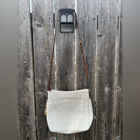 Michael Kors Jet Set Travel Large Messenger Crossbody Bag  (Vanilla/Brown) NWT - Picture 4 of 6